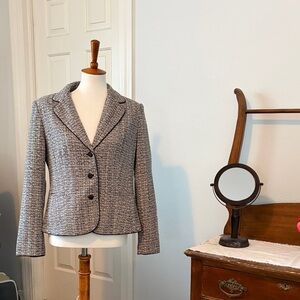 Covington Women's Classic black & white Blazer